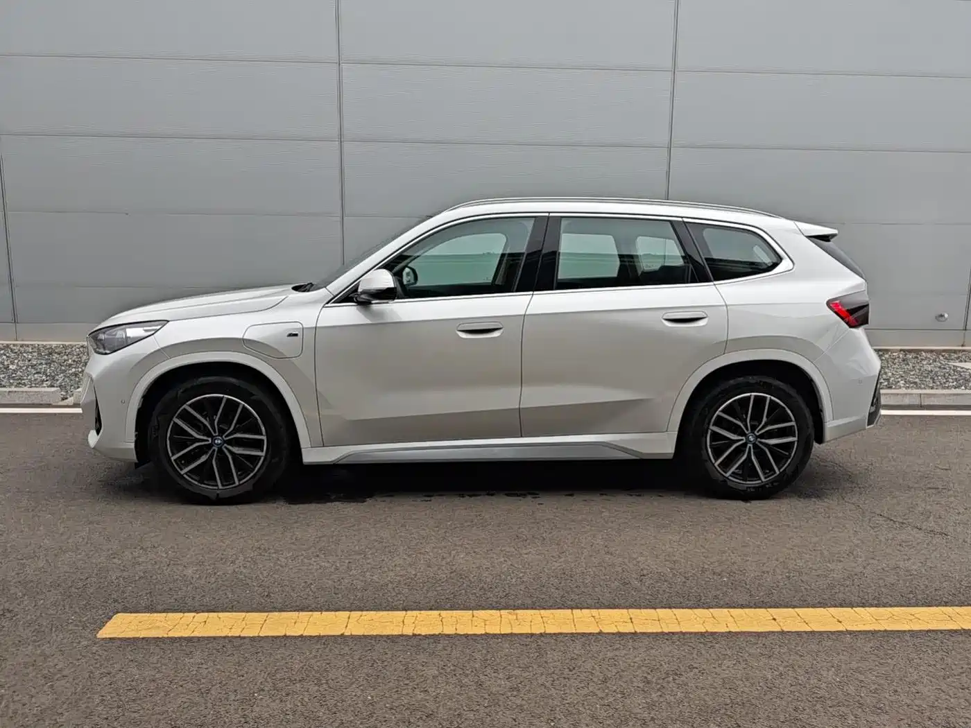 BMW iX1 2025 eDrive25L M Sport Package фото 6