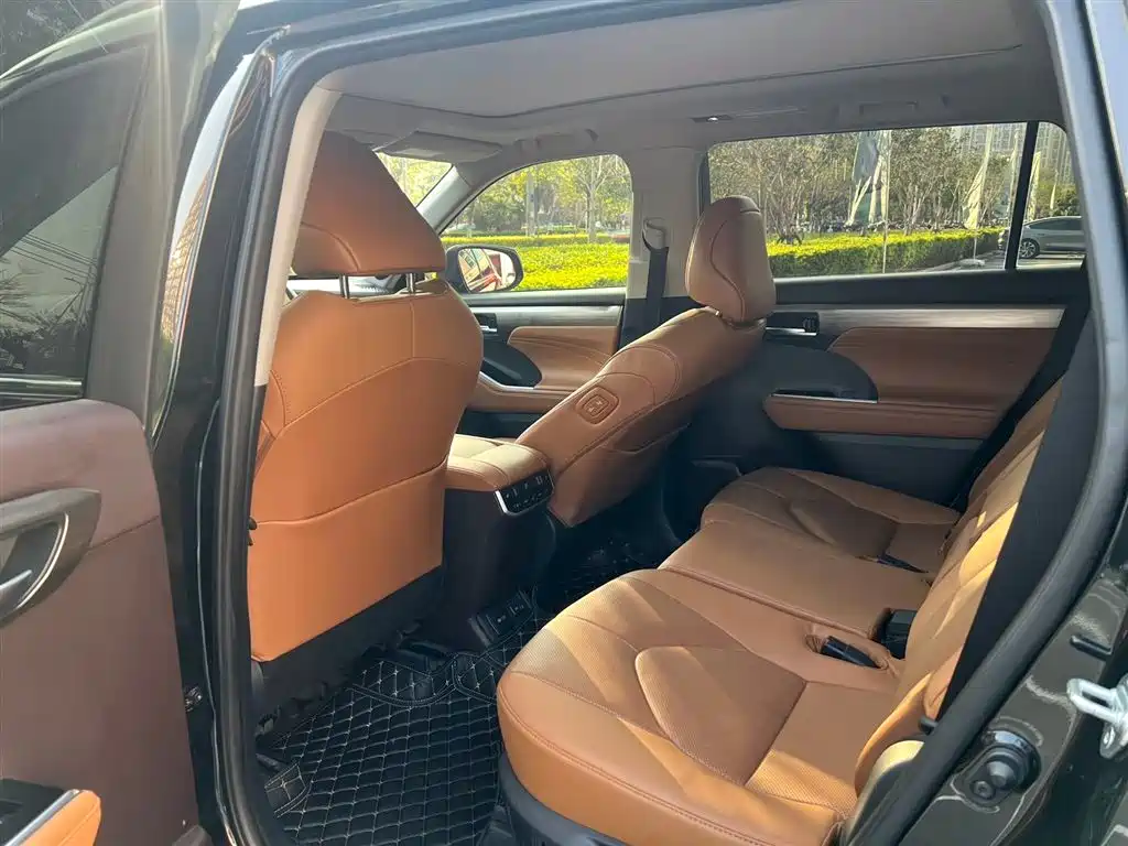 Toyota Highlander 2024 380T AWD Ultimate 7-Seater фото 6