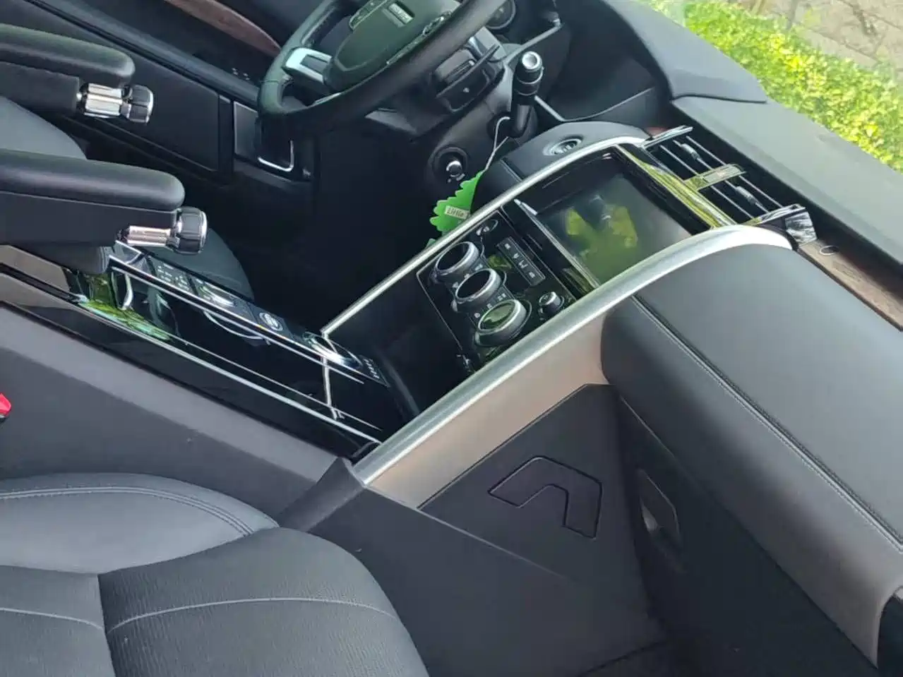 Land Rover Discovery 2018 3.0 SC V6 HSE фото 8
