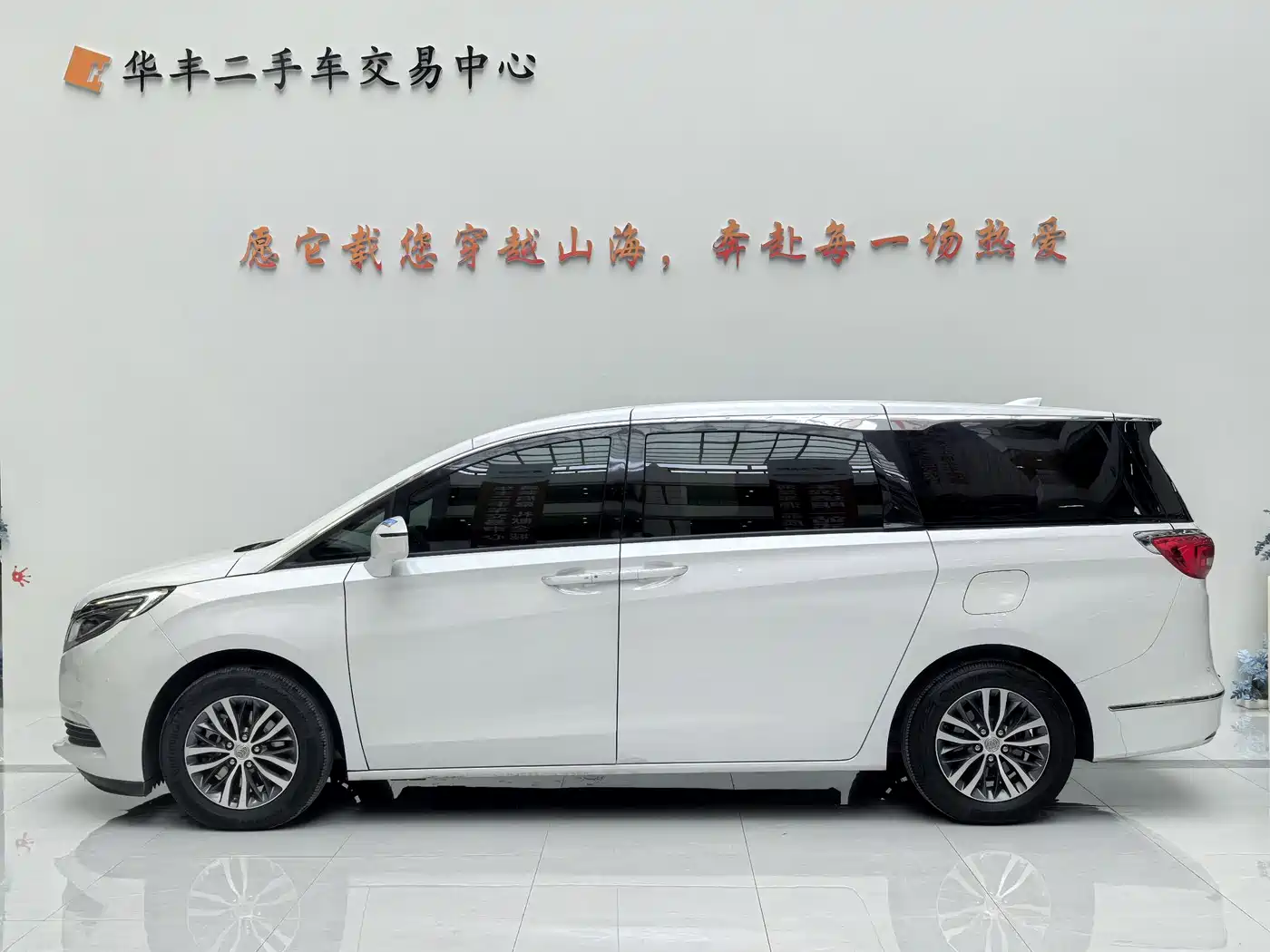 Buick GL8 2018 ES 28T Luxury Type China VI фото 4