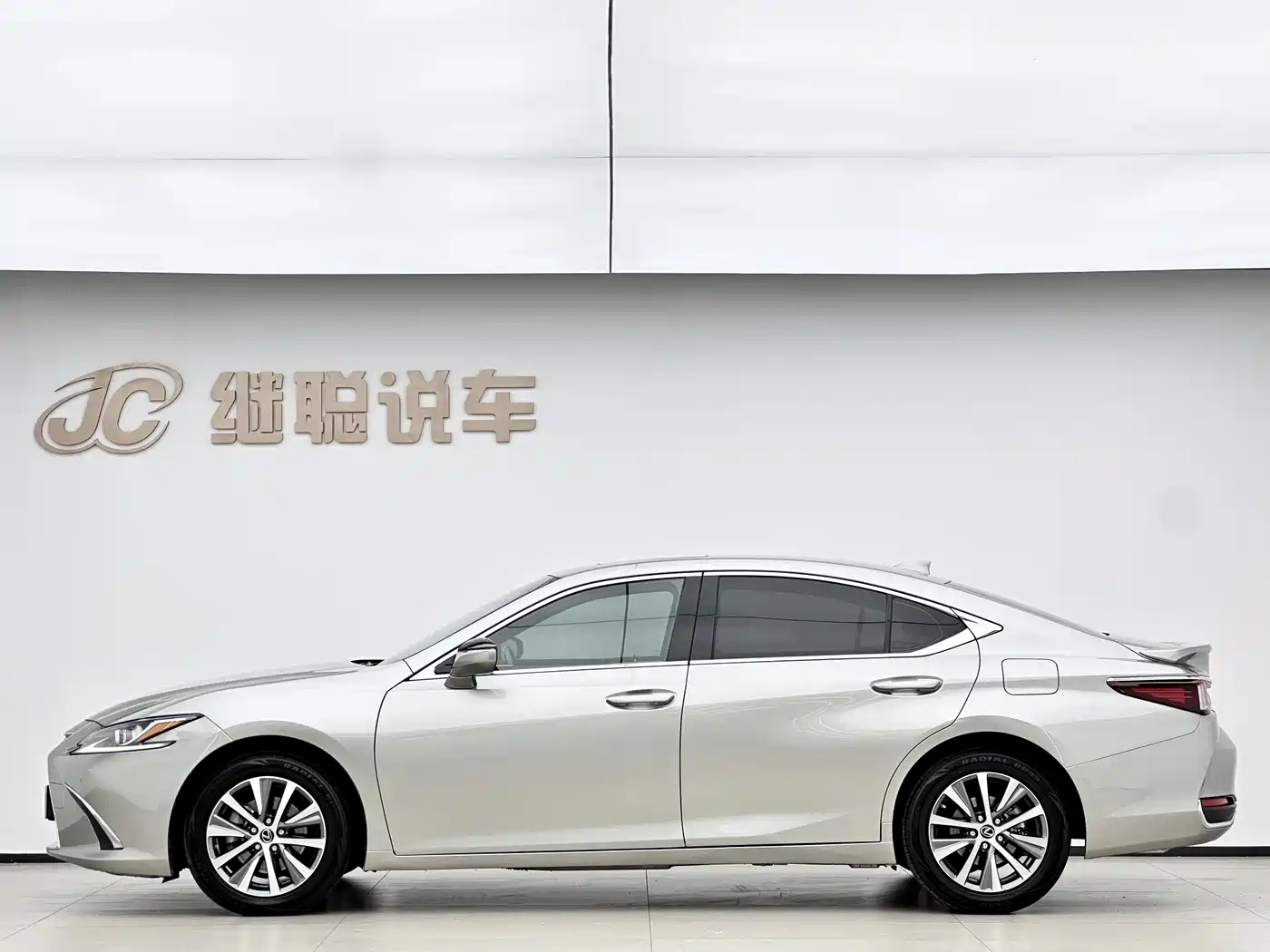 Lexus ES 2020 200 Luxury фото 16