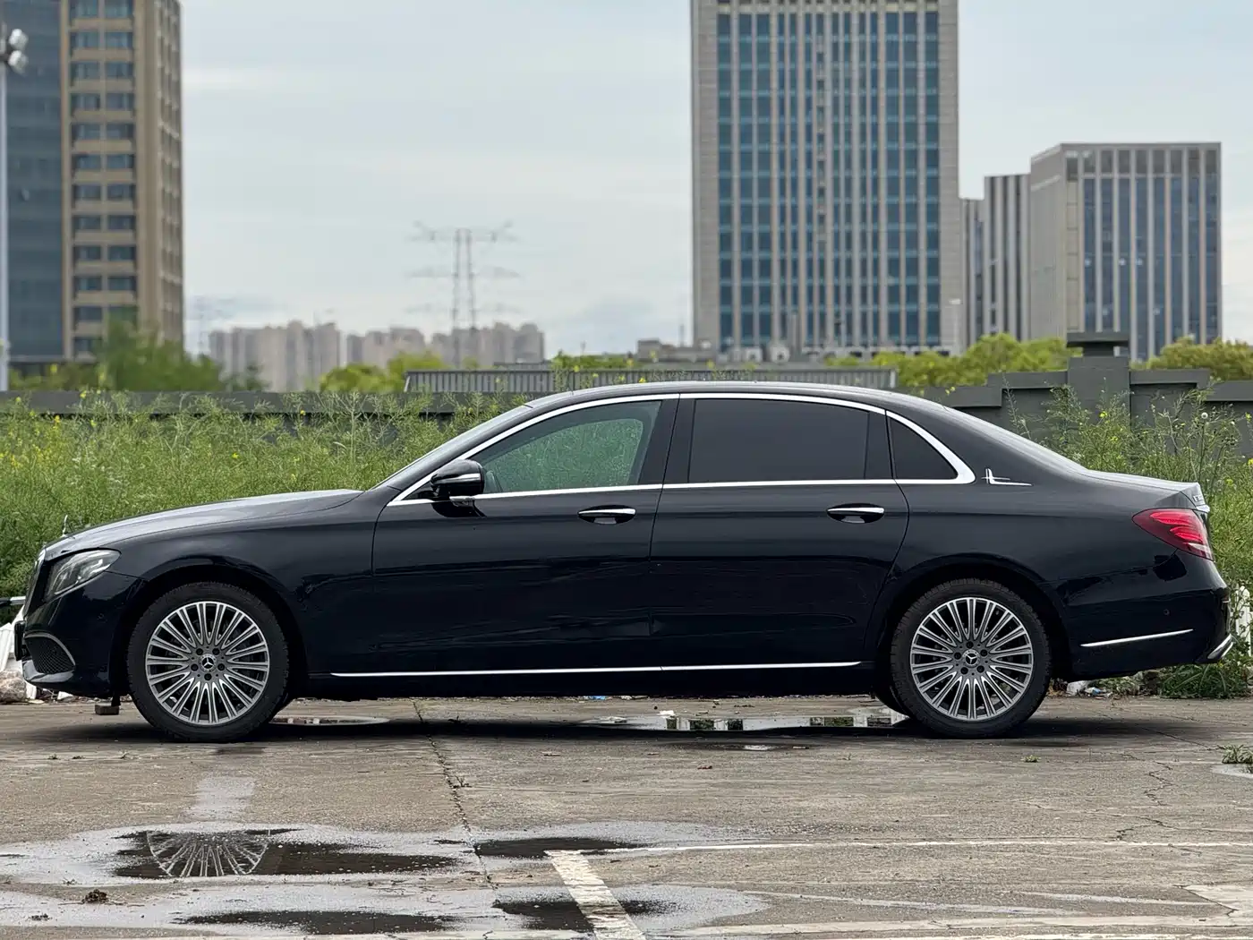 Mercedes-Benz E-Class 2020 E 300 L Luxury Model фото 3