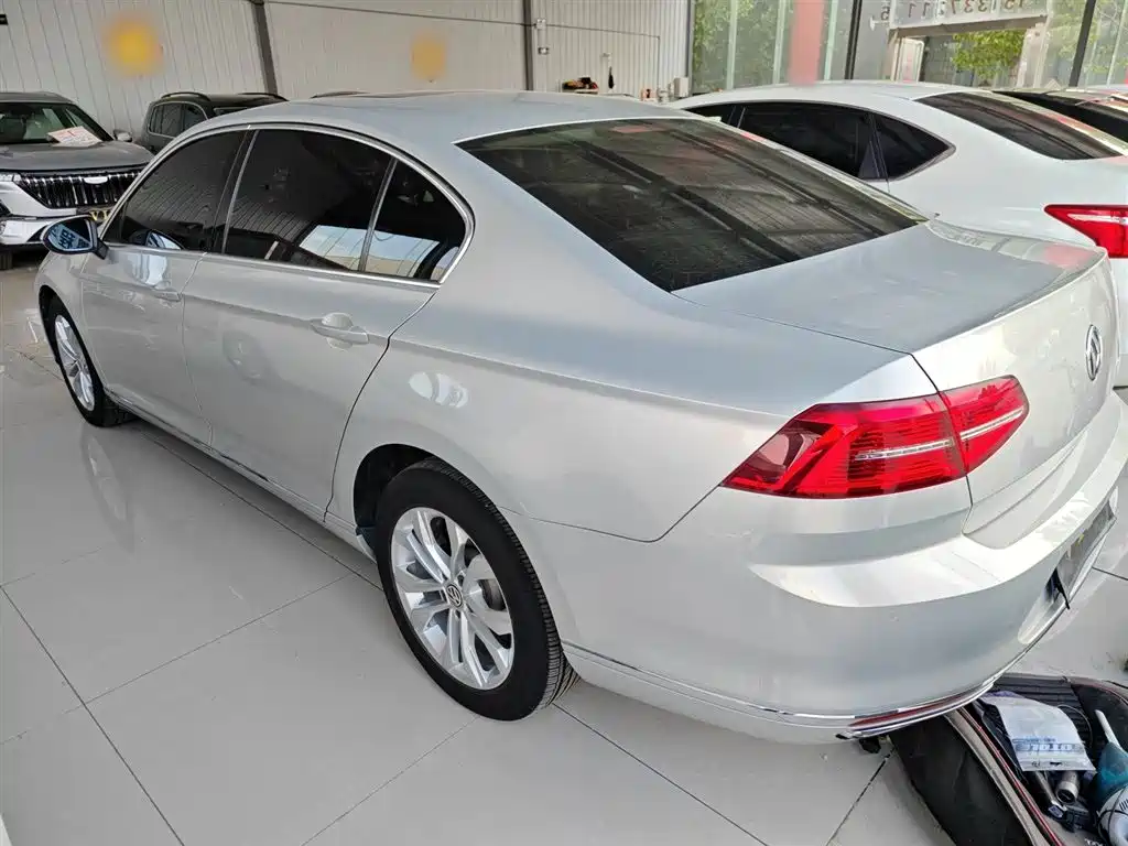 Volkswagen Magotan 2018 Facelift 330TSI DSG Luxury фото 7