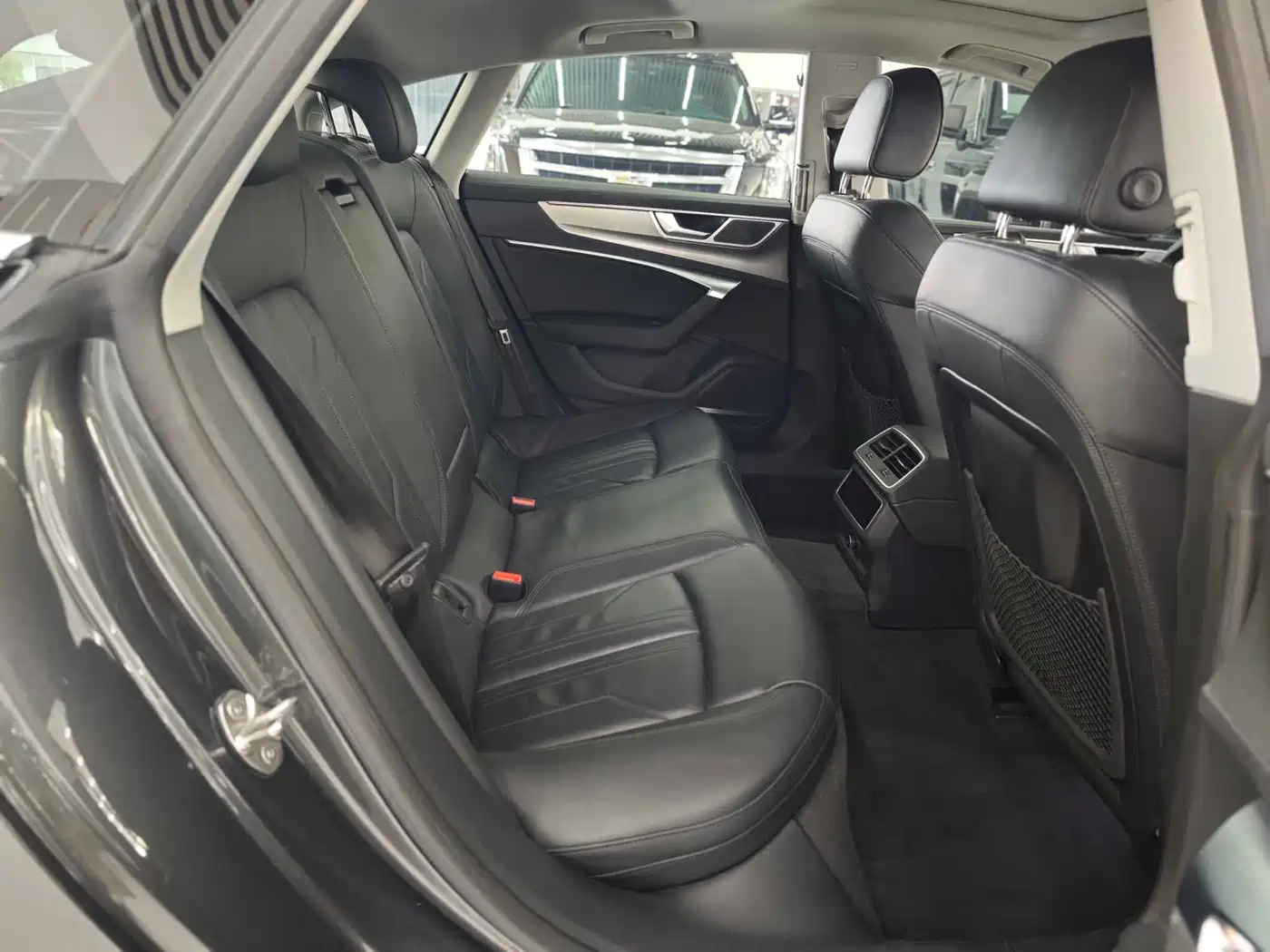 Audi A7 2023 Model 45 TFSI Premium Selection Edition фото 15