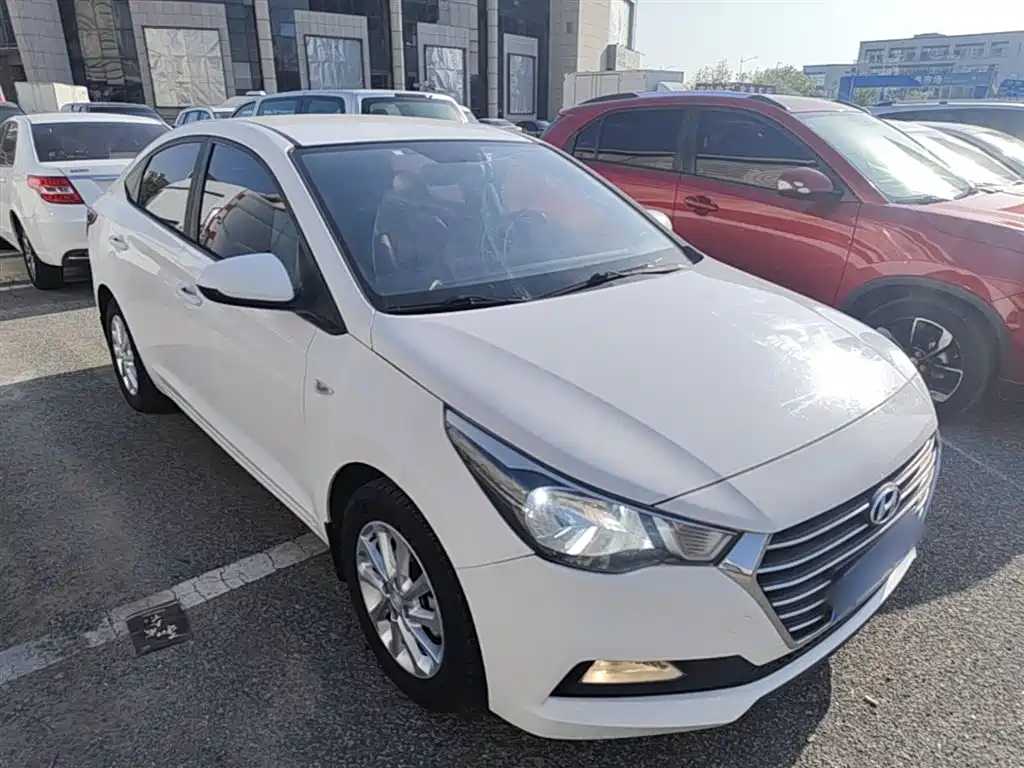 Hyundai Verna 2016 1.4L Manual Cool Edition GLS фото 4