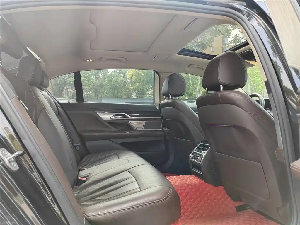 BMW 7 Series 2016 730Li Leading фото 11