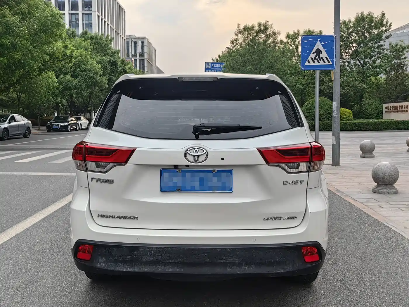 Toyota Highlander 2018 2.0T 4WD Premium 7-seater China VI фото 3