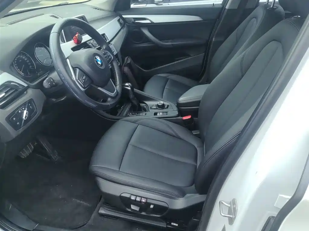 BMW X1 2018 sDrive20Li Leading Model фото 15