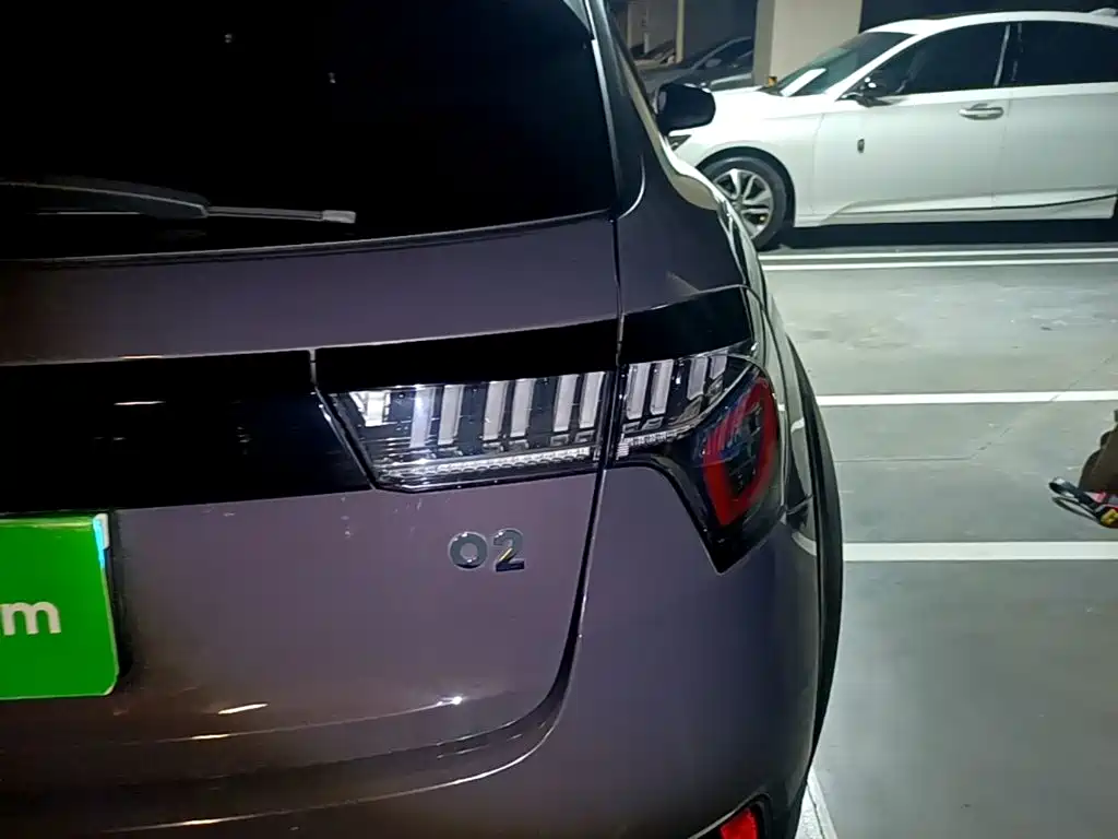 Фото 8 - Lynk & Co 02