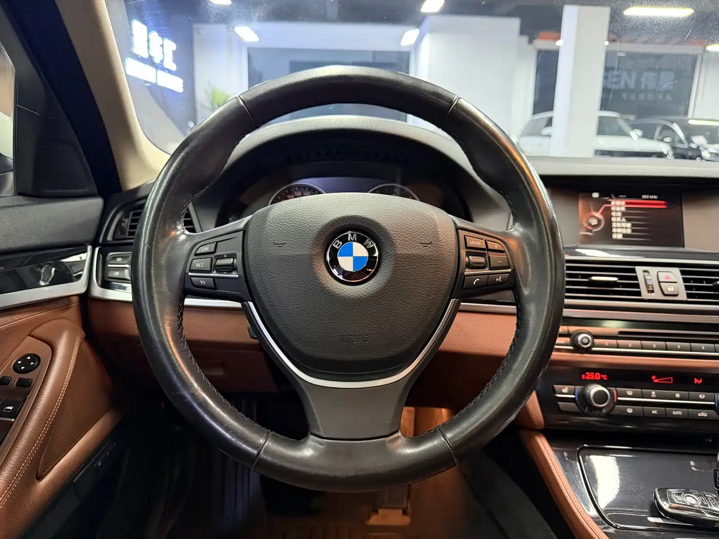 BMW 5 Series 2017 520Li Classic Edition фото 8