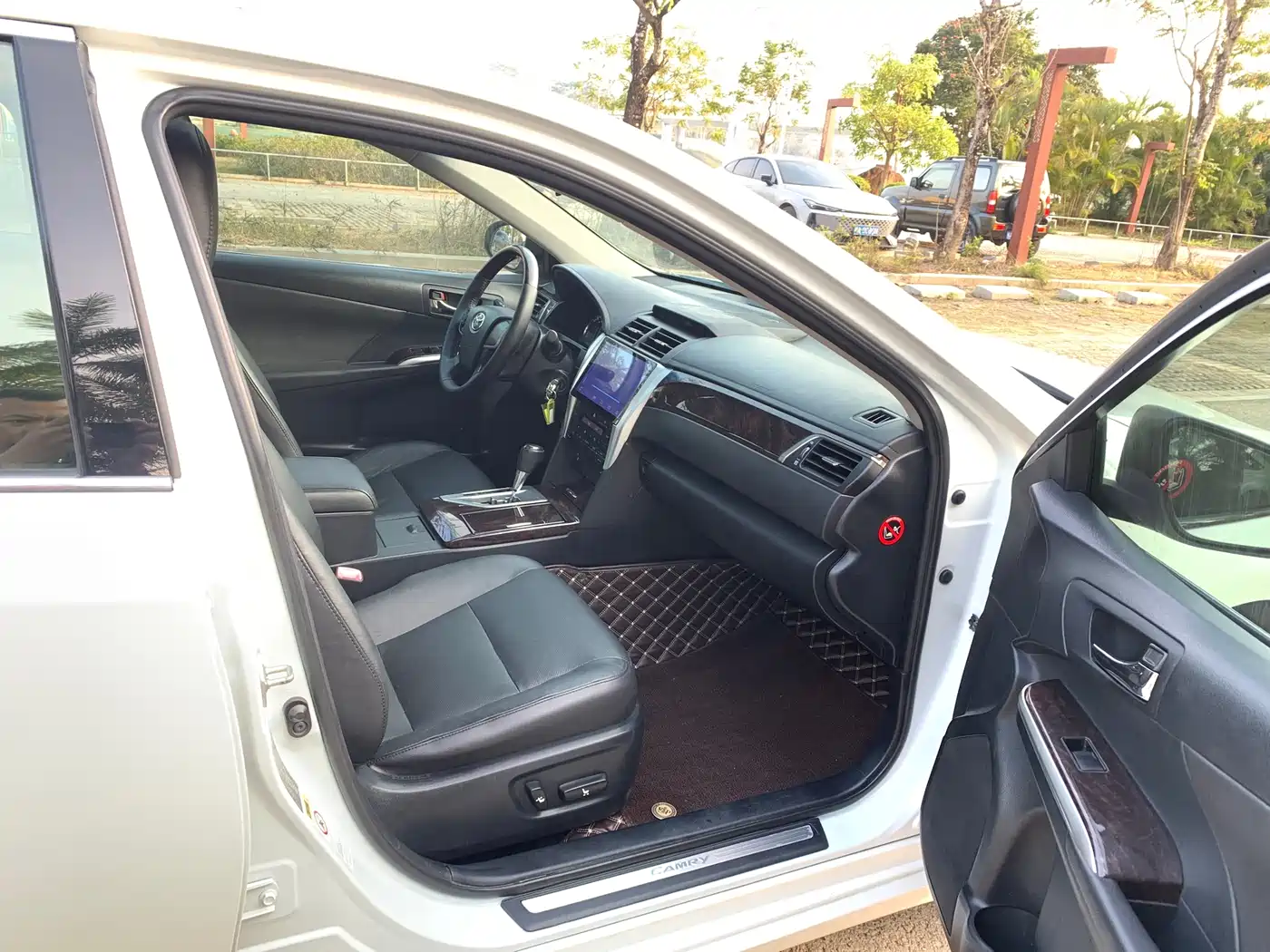 Toyota Camry 2016 2.0G 10th Anniversary Leading Edition фото 8