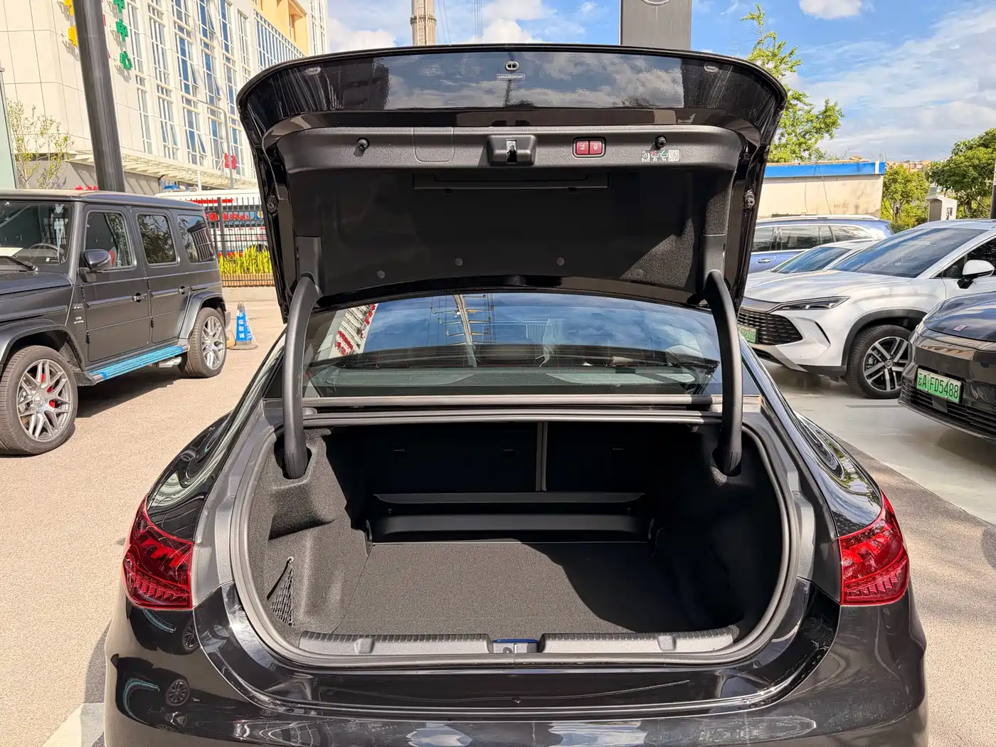 Mercedes-Benz EQE 2025 Model 500 4MATIC Luxury Edition фото 21