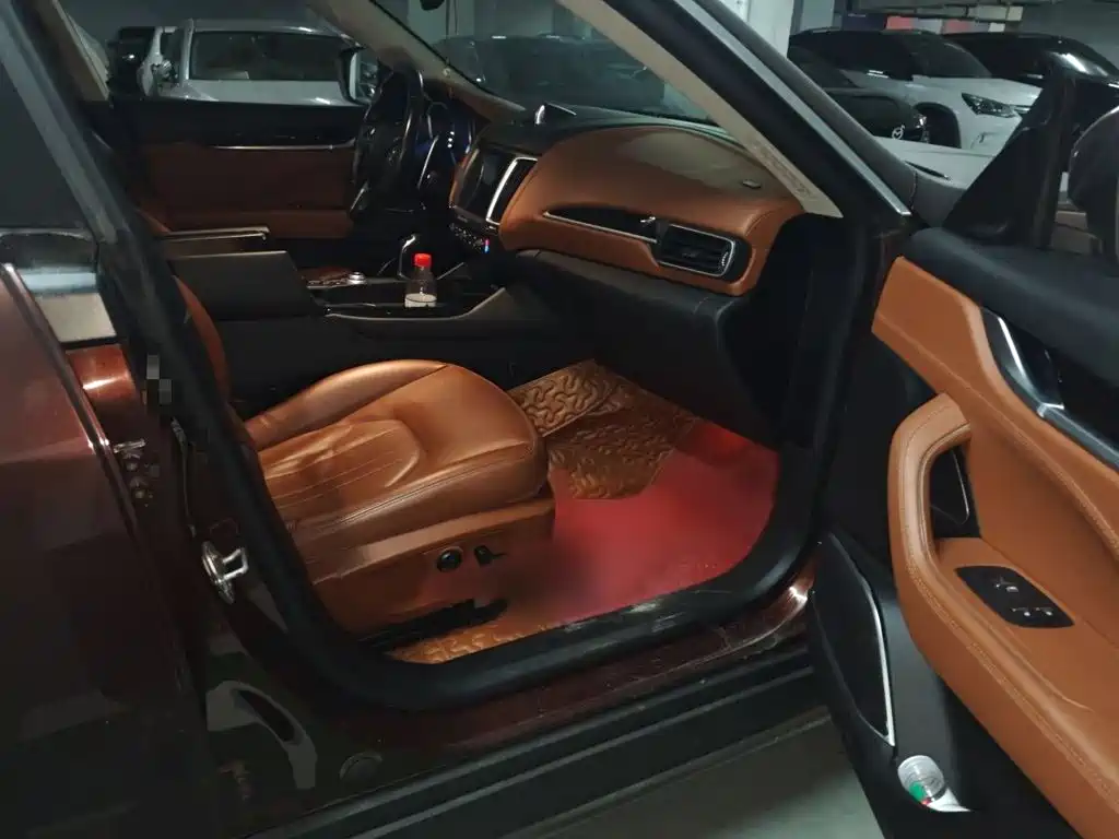 Photo 20 - Maserati Levante