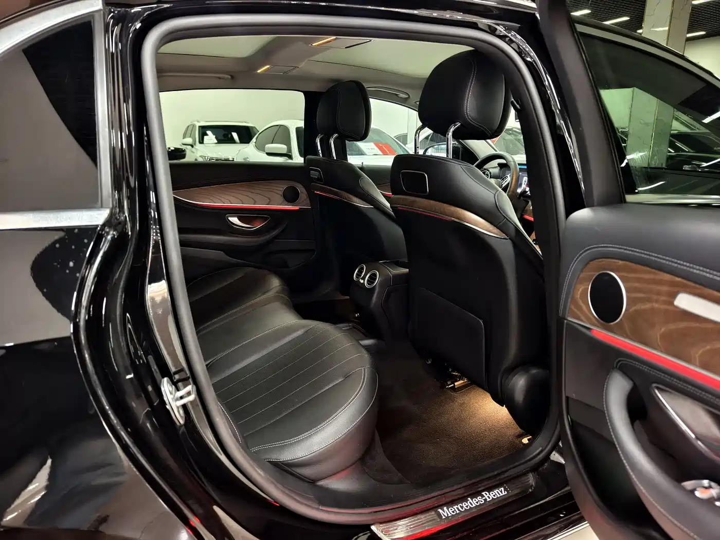 Mercedes-Benz E-Class 2019 E 300 L Fashion фото 7