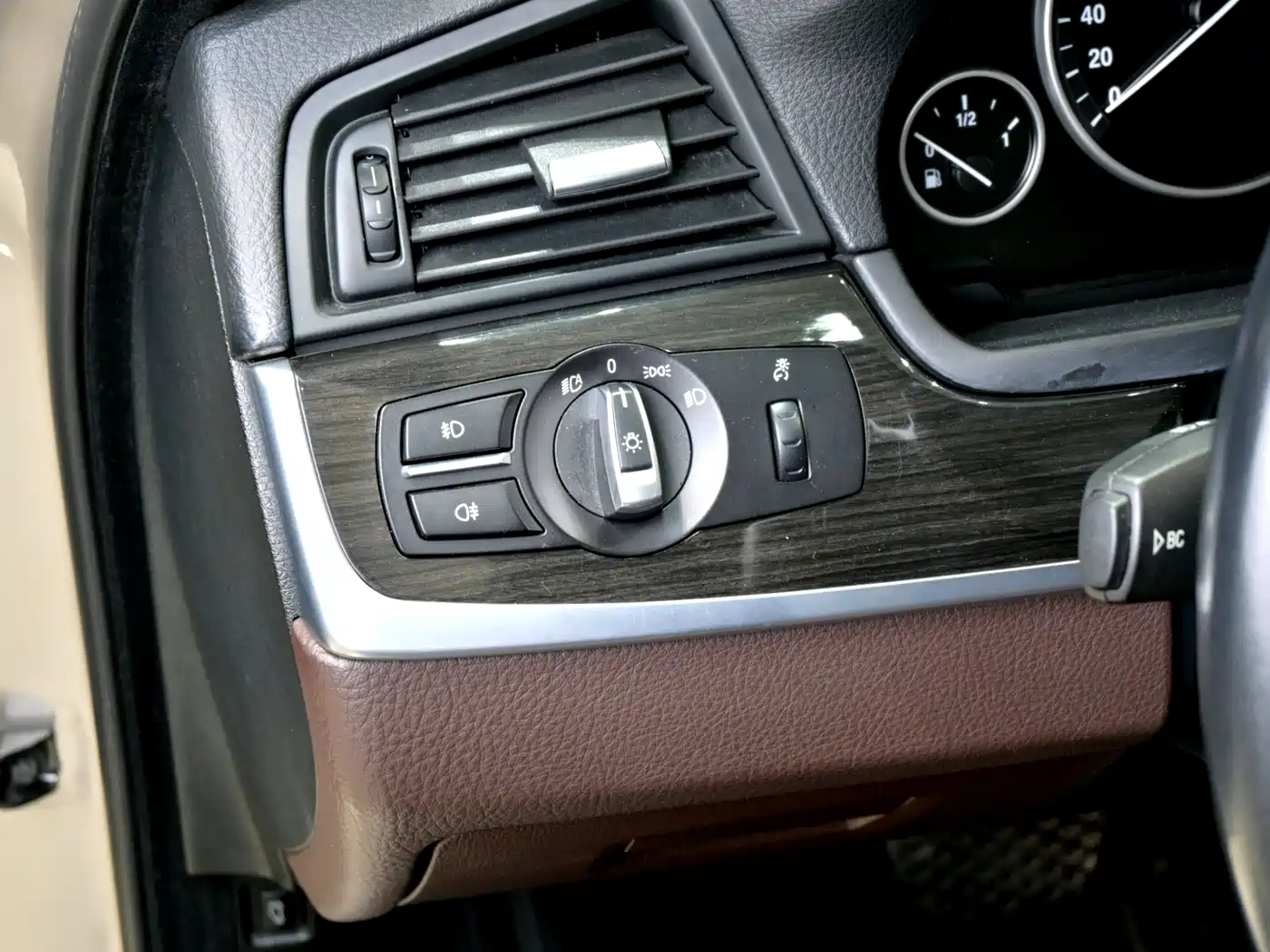 BMW 5 Series 2014 525Li Luxury Design Package фото 19