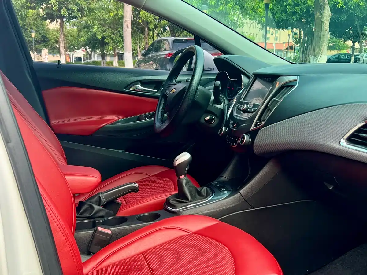Chevrolet Cruze 2017 1.5L Manual Pioneer фото 10