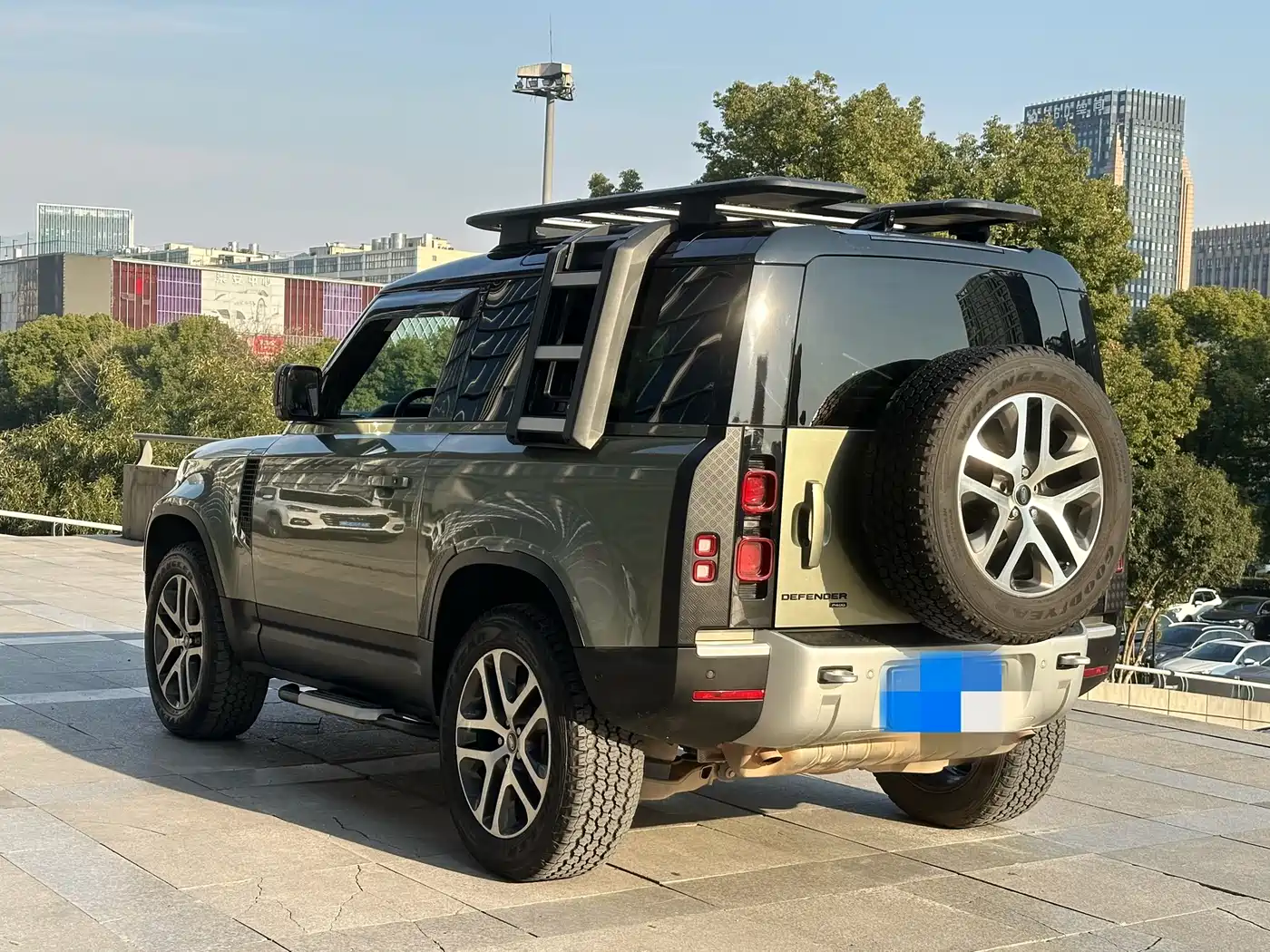Land Rover Defender 2022 Model 90 3.0T P400 XS фото 4