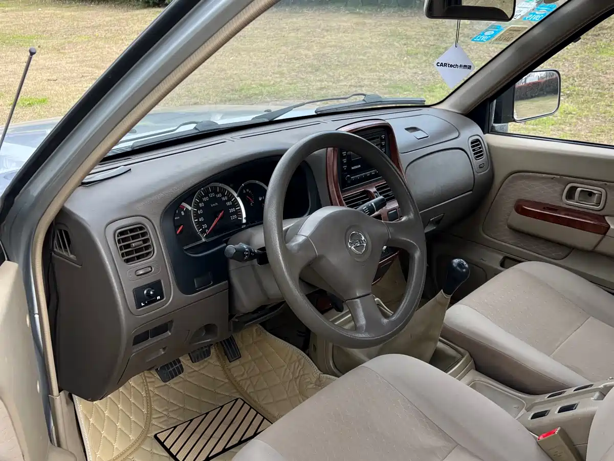 Nissan ZN Van 2016 2013 2.4L 2WD Luxury 5-seater