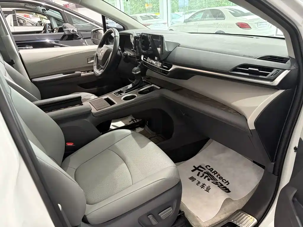Toyota Granvia 2025 2024 2.5L Hybrid Comfort