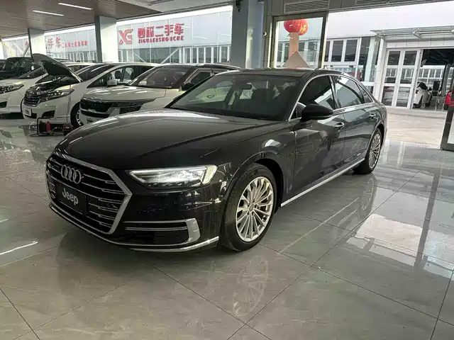 AUDI A8