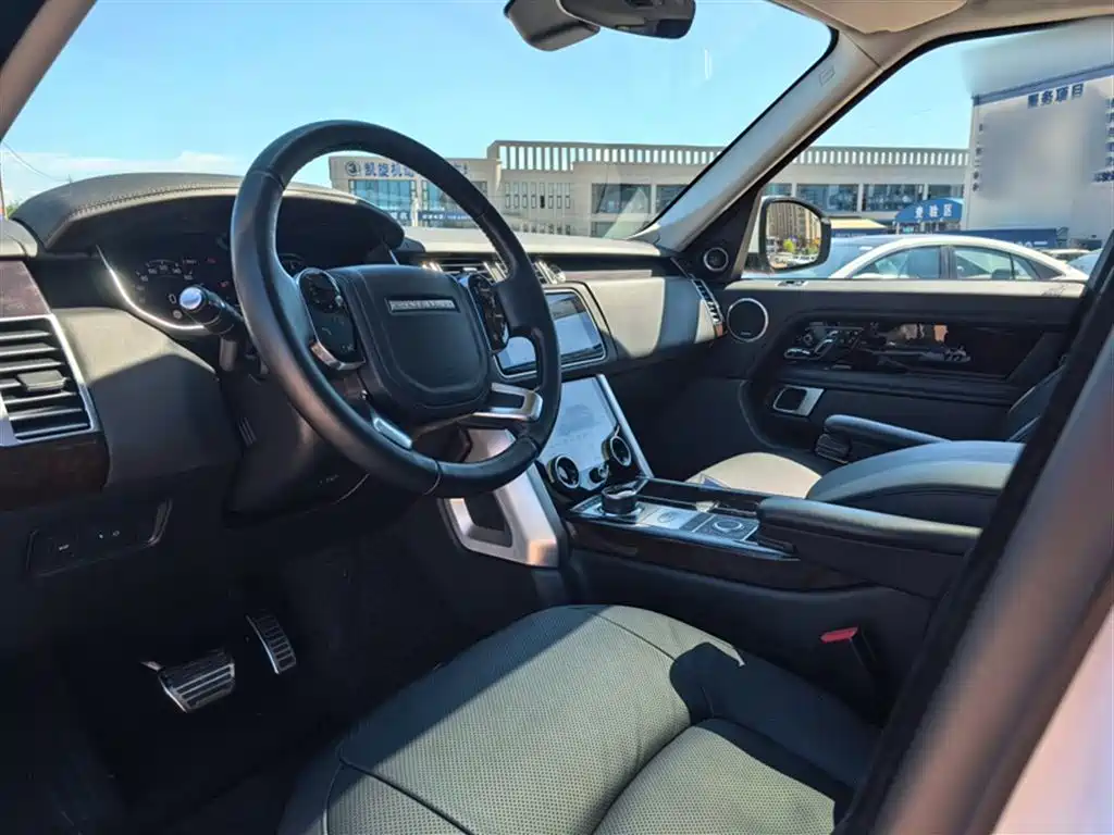 Land Rover Range Rover 2021 3.0 L6 Heritage Extended Classic Edition фото 17