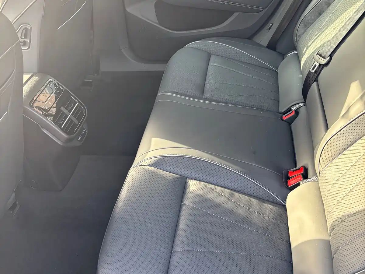Volkswagen Passat 2025 Pro 380TSI Dragon Prestige Edition фото 9