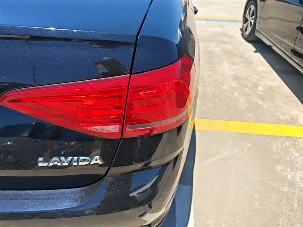 Volkswagen Lavida 2017 1.6L Automatic Trend Edition фото 8