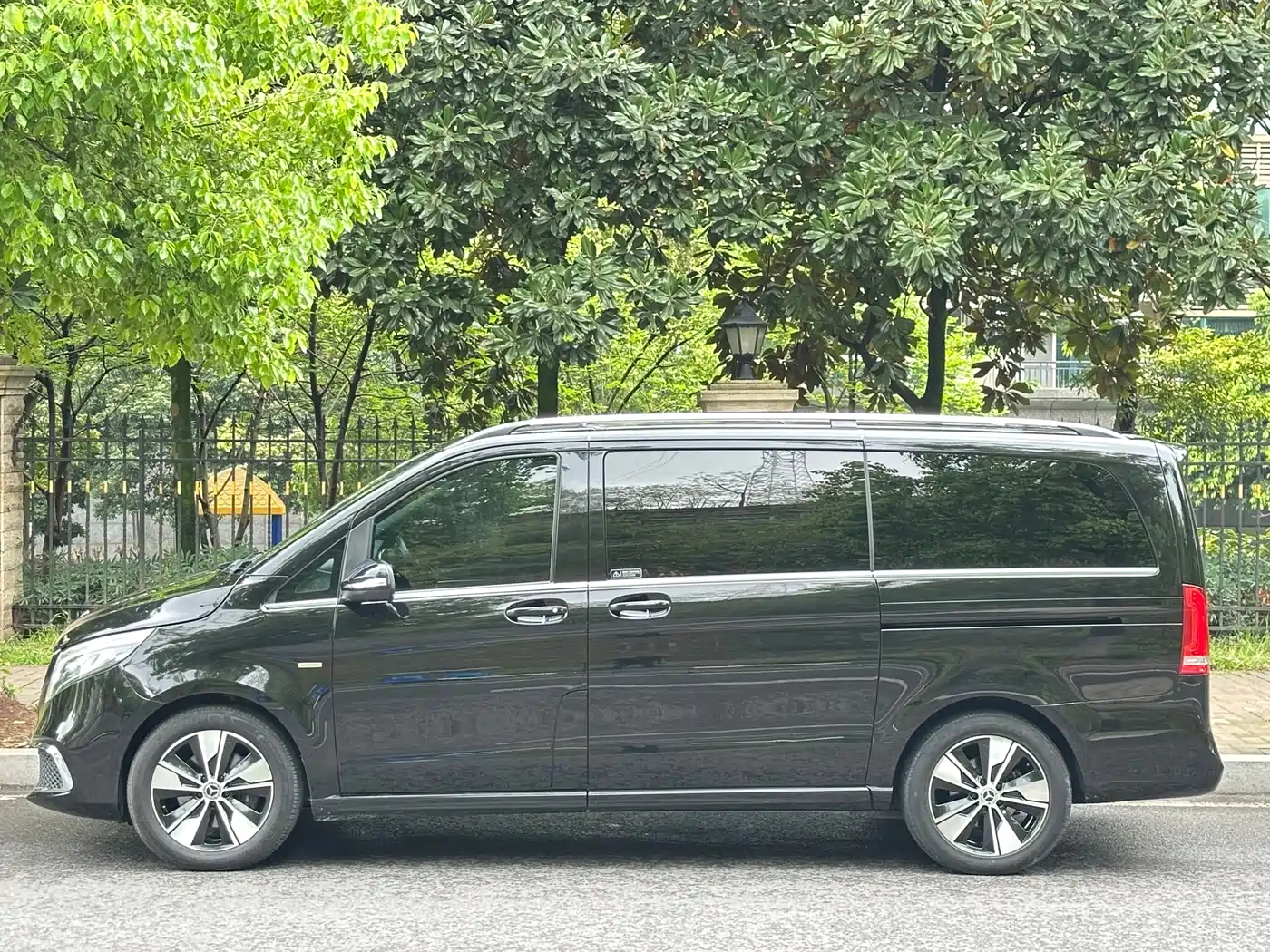 MERCEDES-BENZ V CLASS