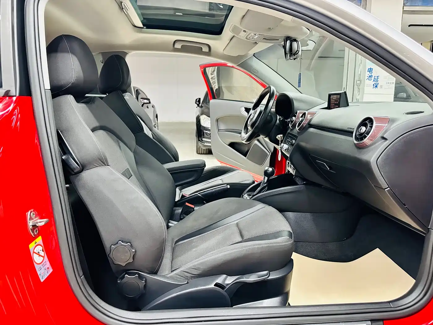 Audi A1 2012 1.4 TFSI Ego фото 15