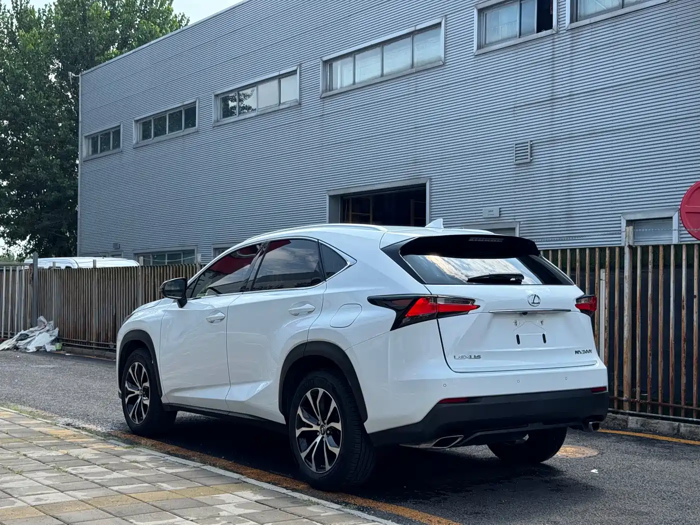 Фото 3 - Lexus NX