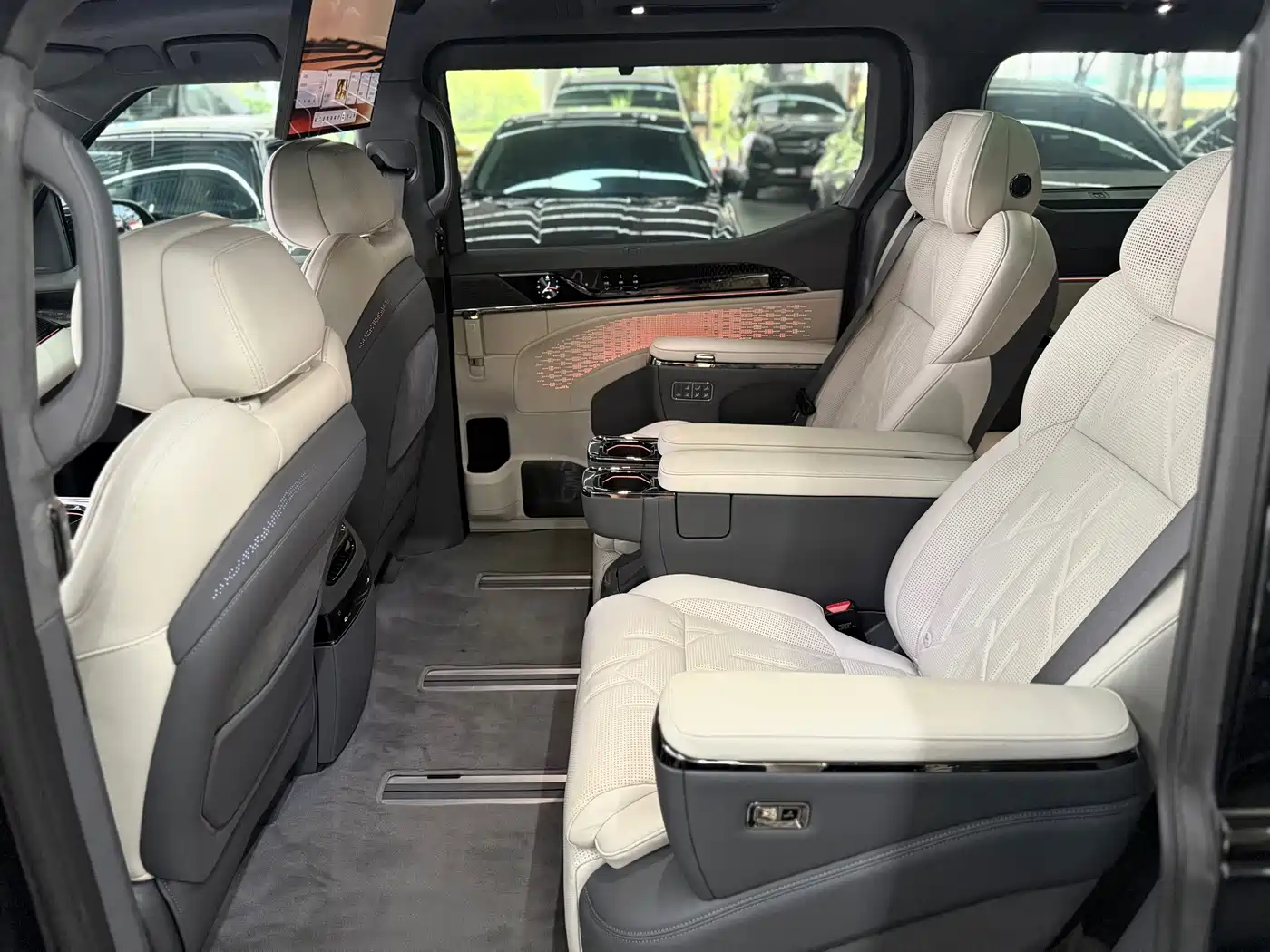 ZEEKR 009 2026 2024 6-seat Executive AWD 108kWh