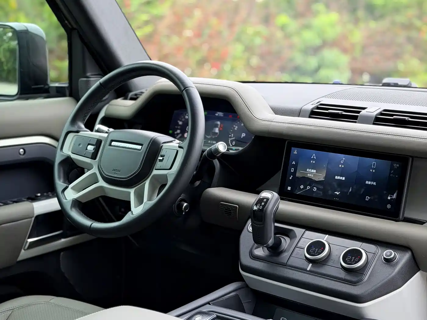 Land Rover Defender 2020 Model 110 P400 HSE фото 20