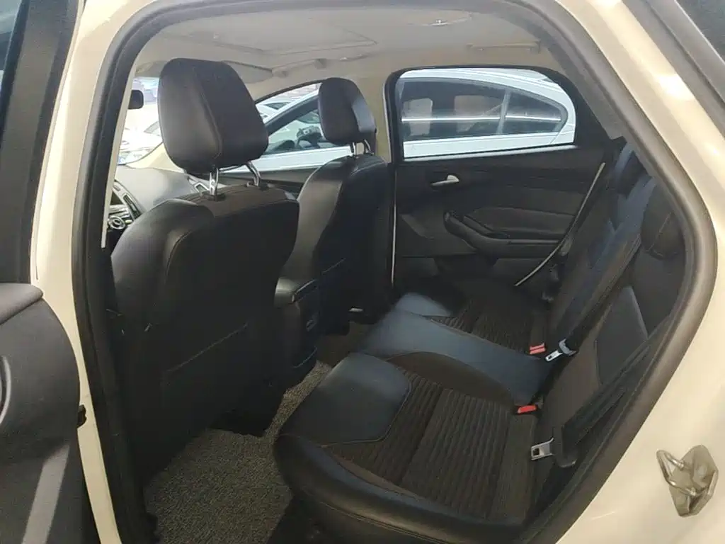 Ford Focus 2016 2017 Hatchback 1.6L Auto Fashion Smart Edition