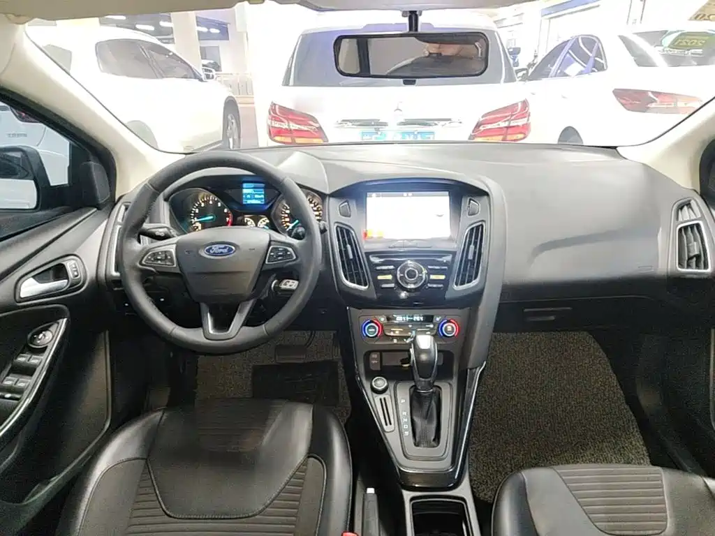 Ford Focus 2016 2017 Hatchback 1.6L Auto Fashion Smart Edition