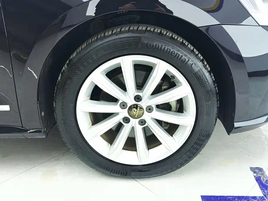 Volkswagen Passat 2017 330TSI DSG Prestige фото 6