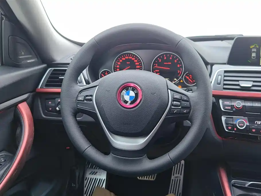 BMW 3 Series GT 2019 320i Fashion Model фото 15