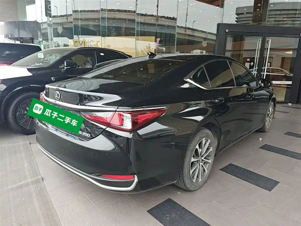 Lexus ES 2022 200 Excellence Edition фото 7