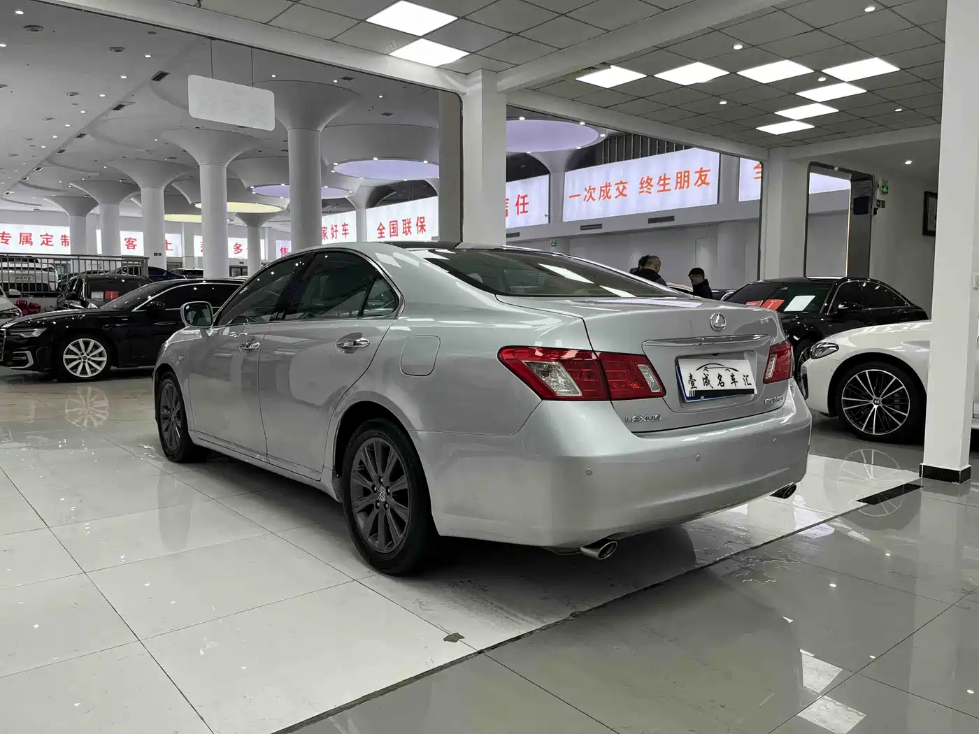 Фото 5 - Lexus ES