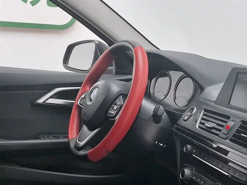 BMW 1 Series 2017 118i Sport фото 22