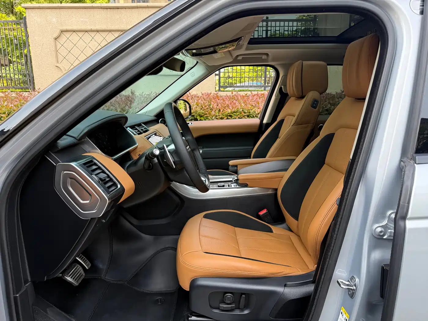 Land Rover Range Rover Sport 2021 3.0 L6 Gloss Black Edition фото 10