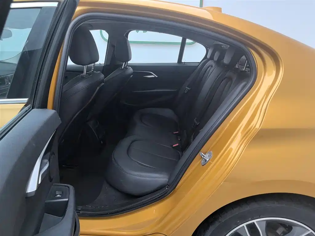 BMW 1 Series 2017 118i Sport фото 15