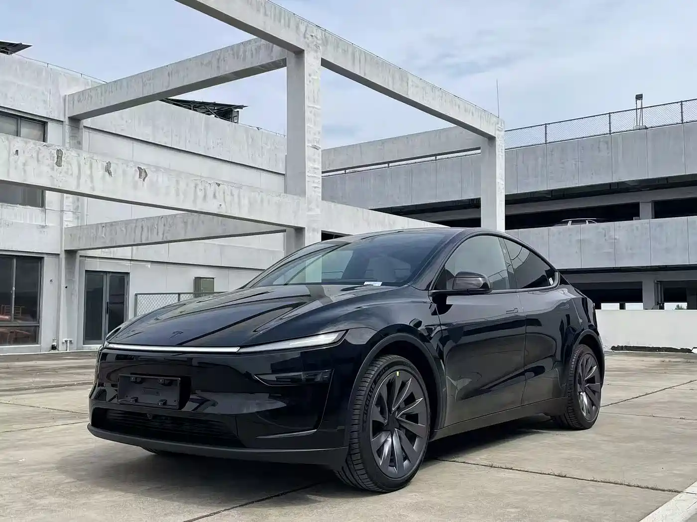 Tesla Model Y 2026 Long Range All-Wheel Drive