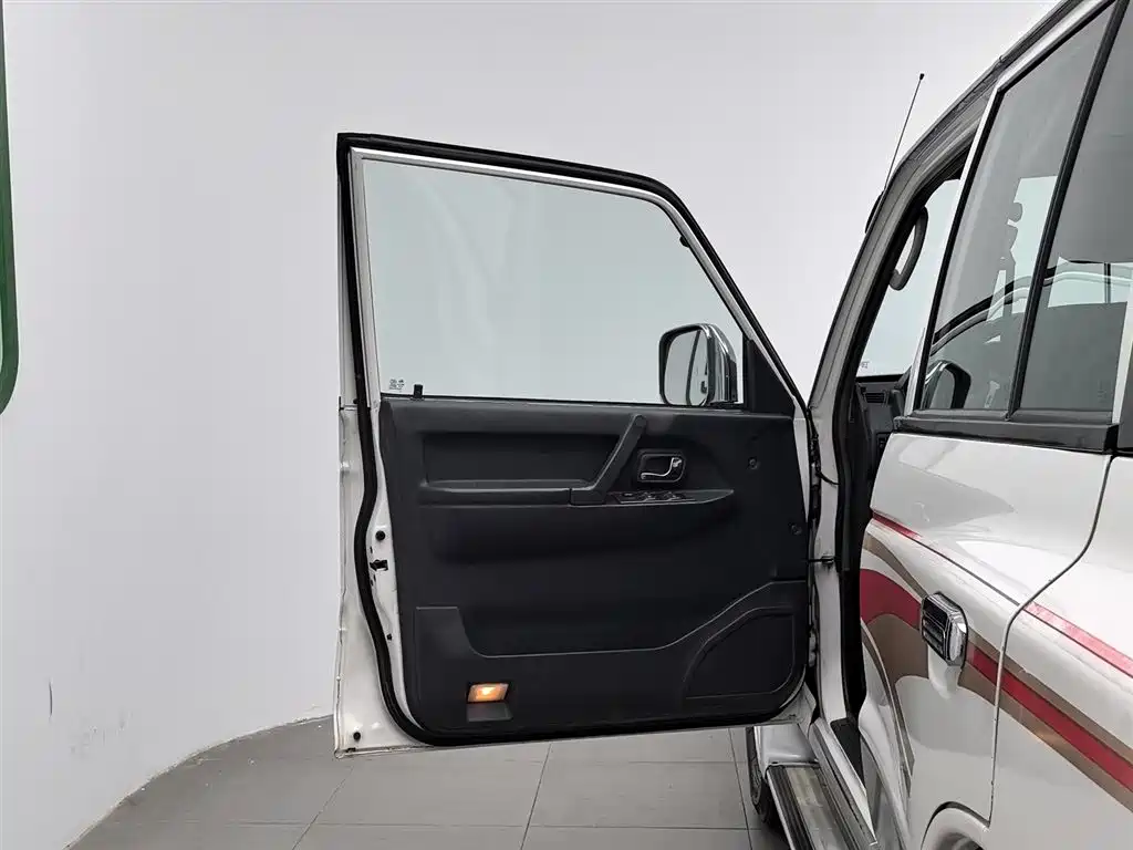 Leopaard Black King Kong 2013 2.2L Manual 4WD Standard Type фото 8