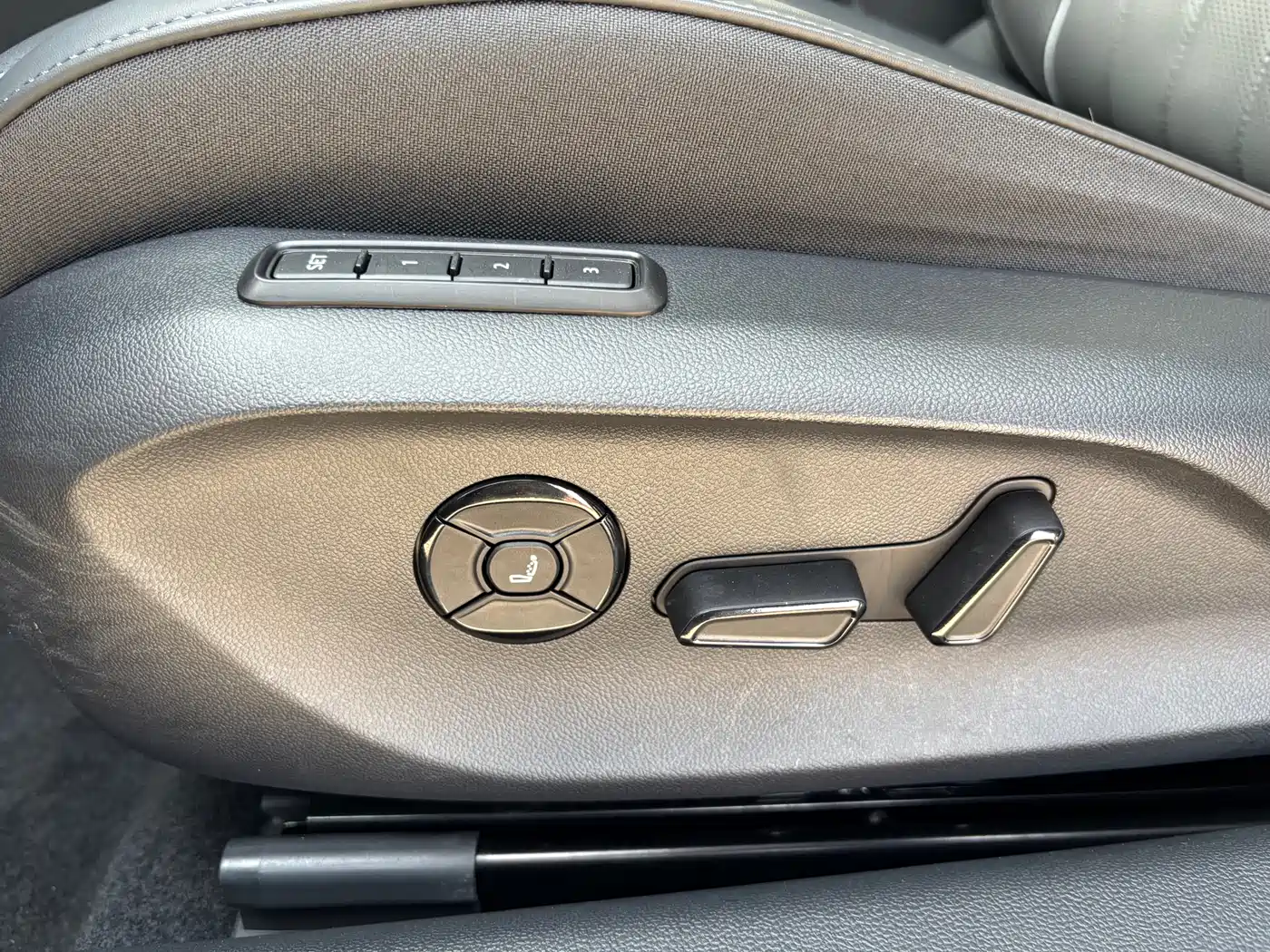 Volkswagen Passat 2025 Pro 380TSI Dragon Prestige Edition фото 15