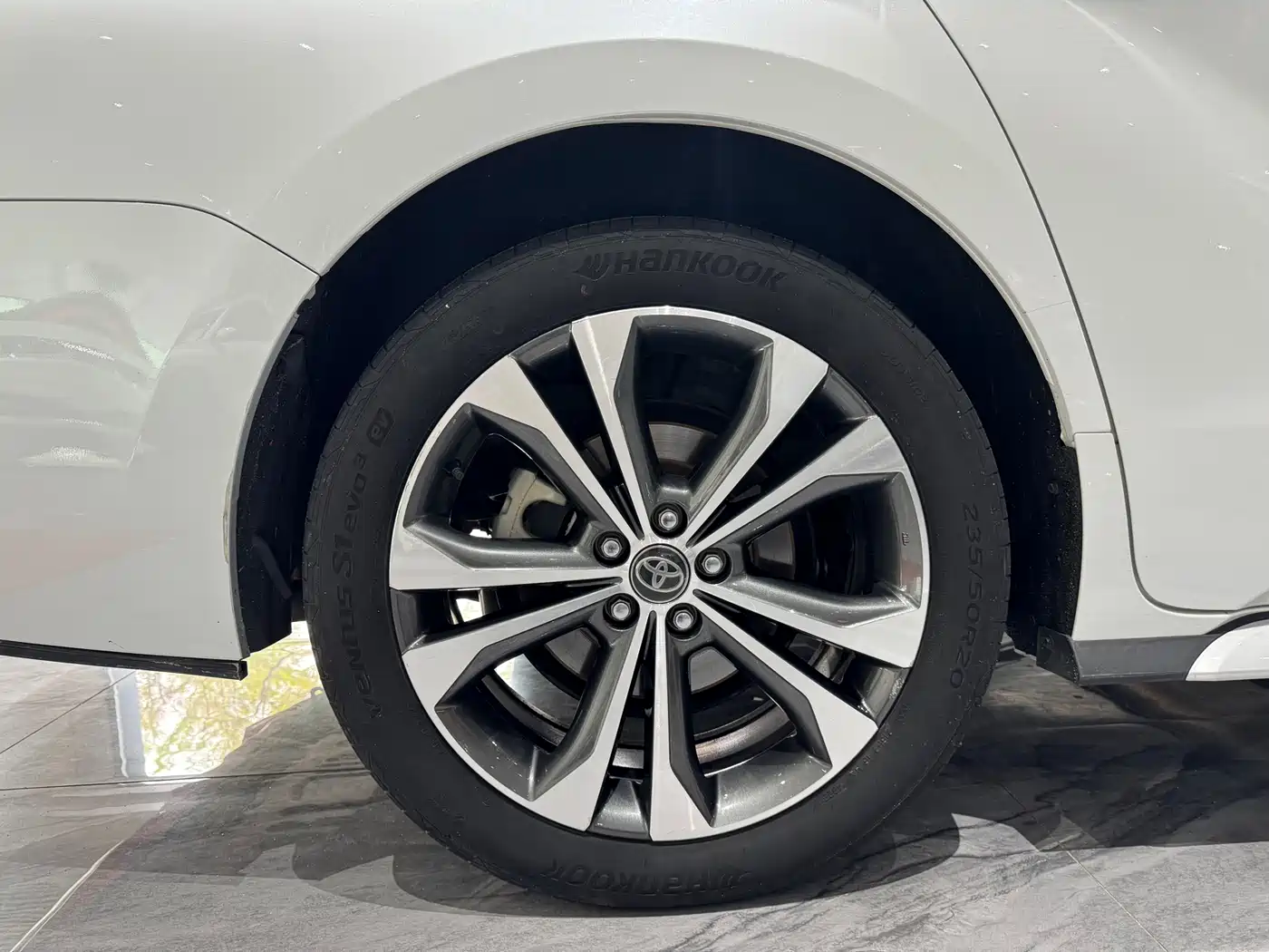 Toyota Granvia 2023 2.5L Hybrid VIP Edition фото 24