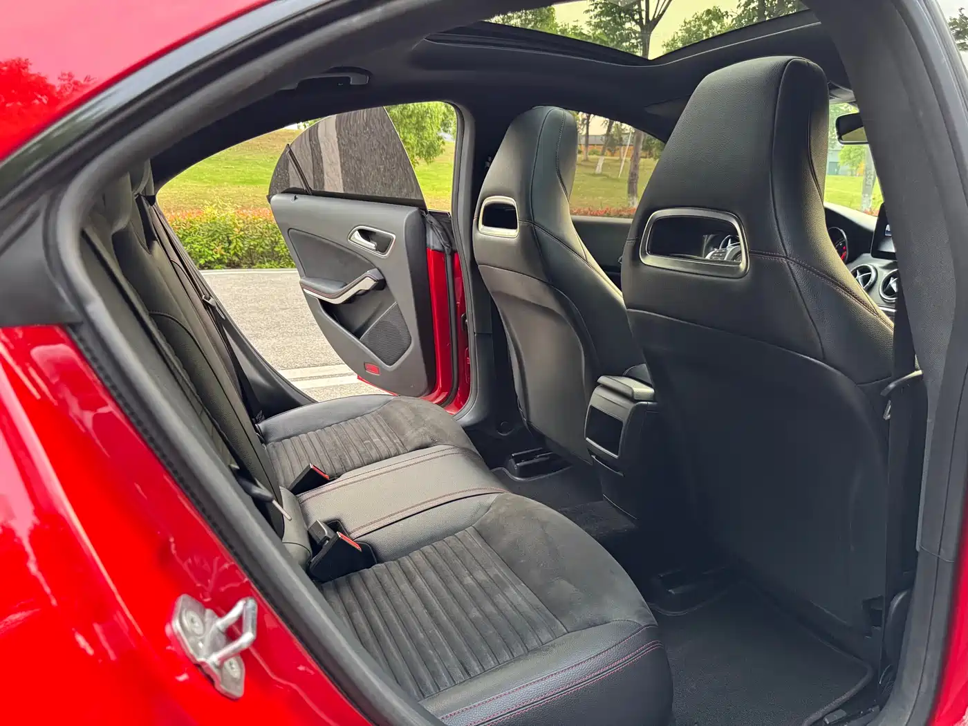 Mercedes-Benz CLA (Import) 2018 CLA 220 4MATIC фото 13