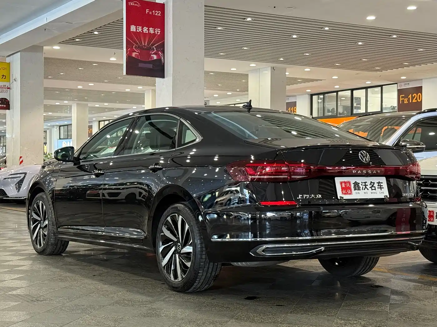 Volkswagen Passat 2025 Outstanding 380TSI Dragon Glory Edition фото 4