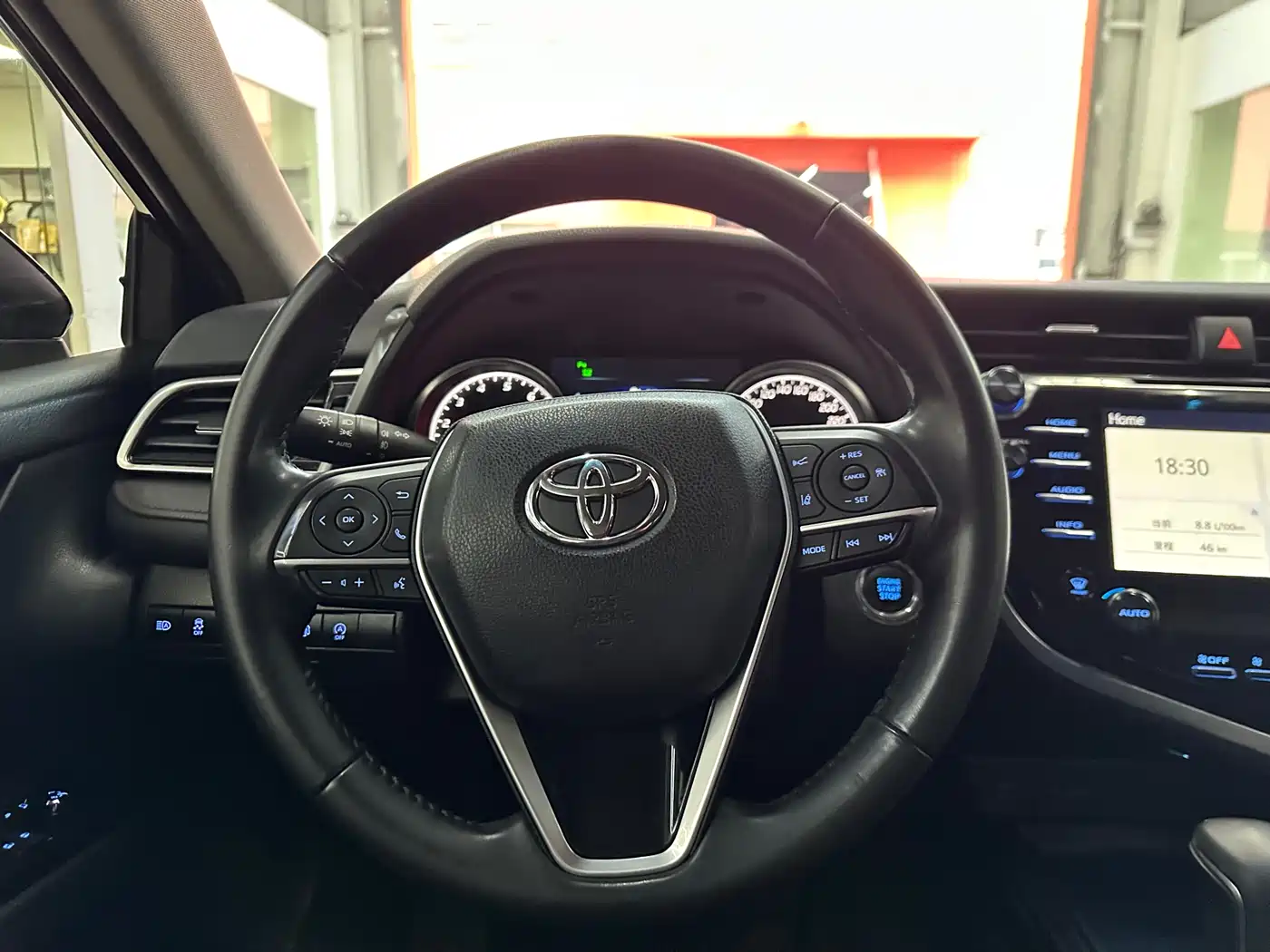 Toyota Camry 2018 2.5G Luxury Edition фото 12