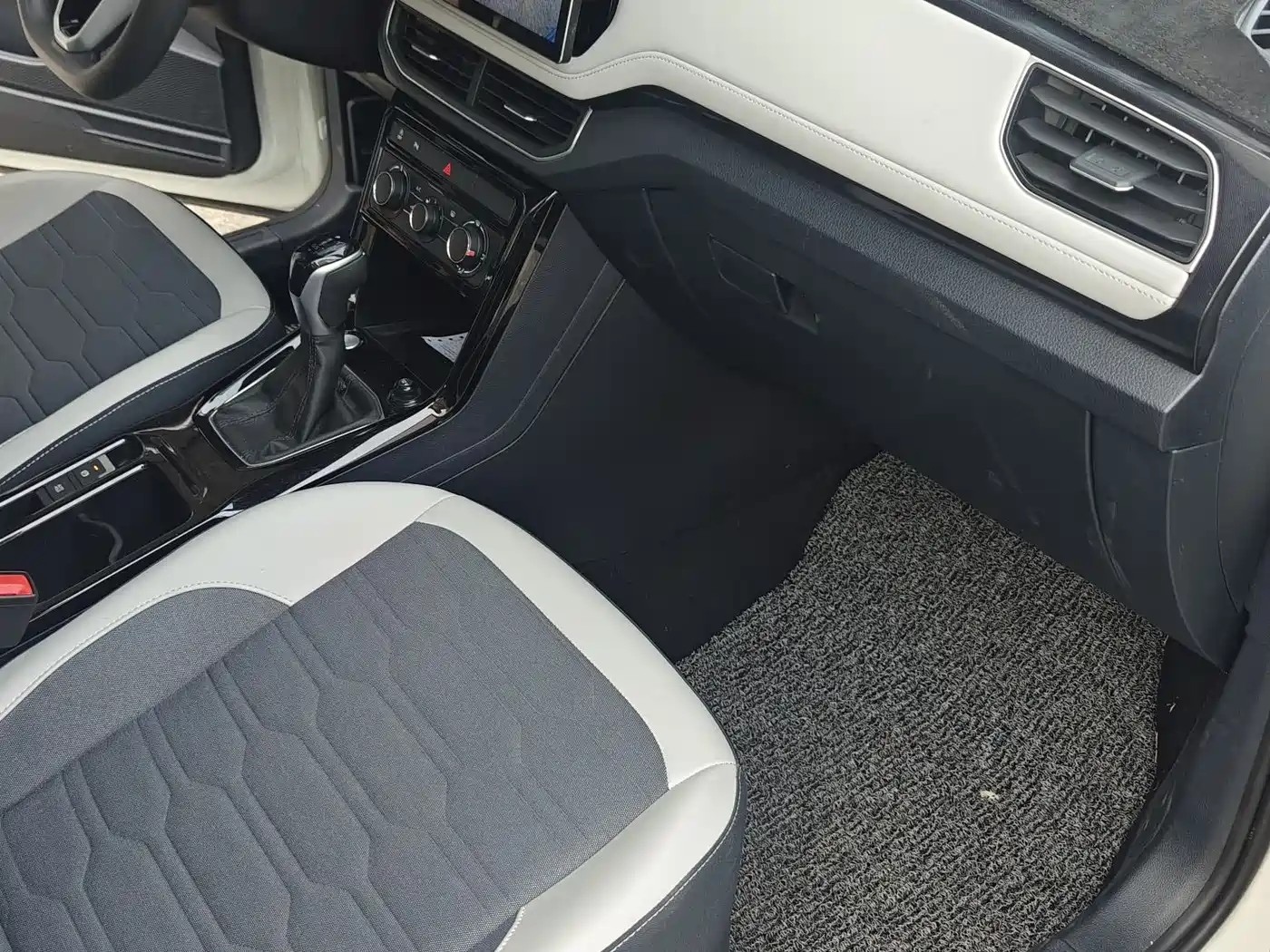 Volkswagen Tharu 2025 New Edge 1.5L Aspiration Edition фото 8