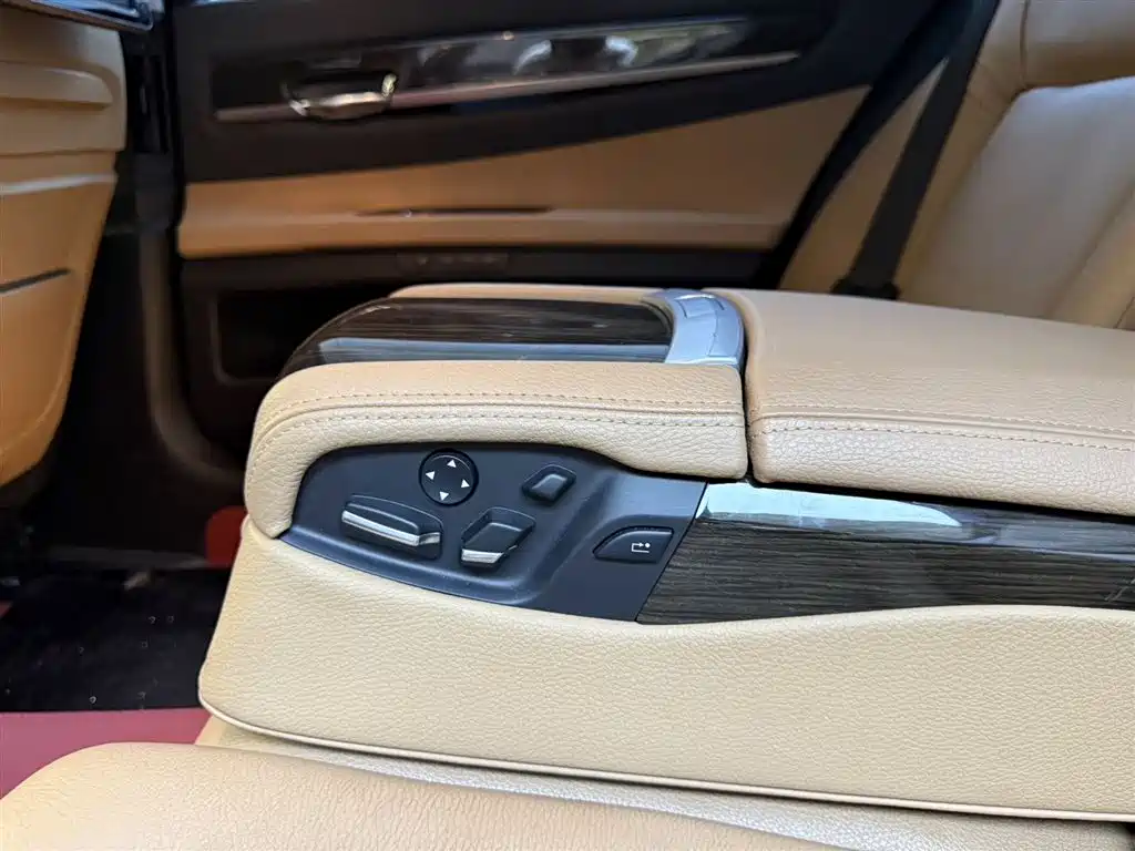 BMW 7 Series 2014 730Li Premium фото 11